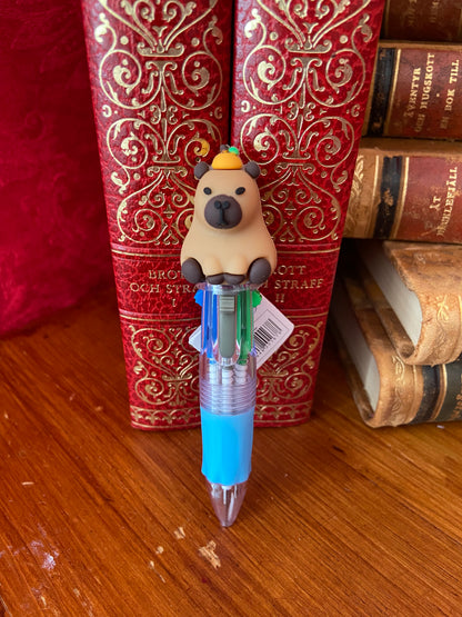 Penna med multifärg, Capybara